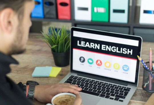 What to Expect from an English Course in Singapore Designed for Adults